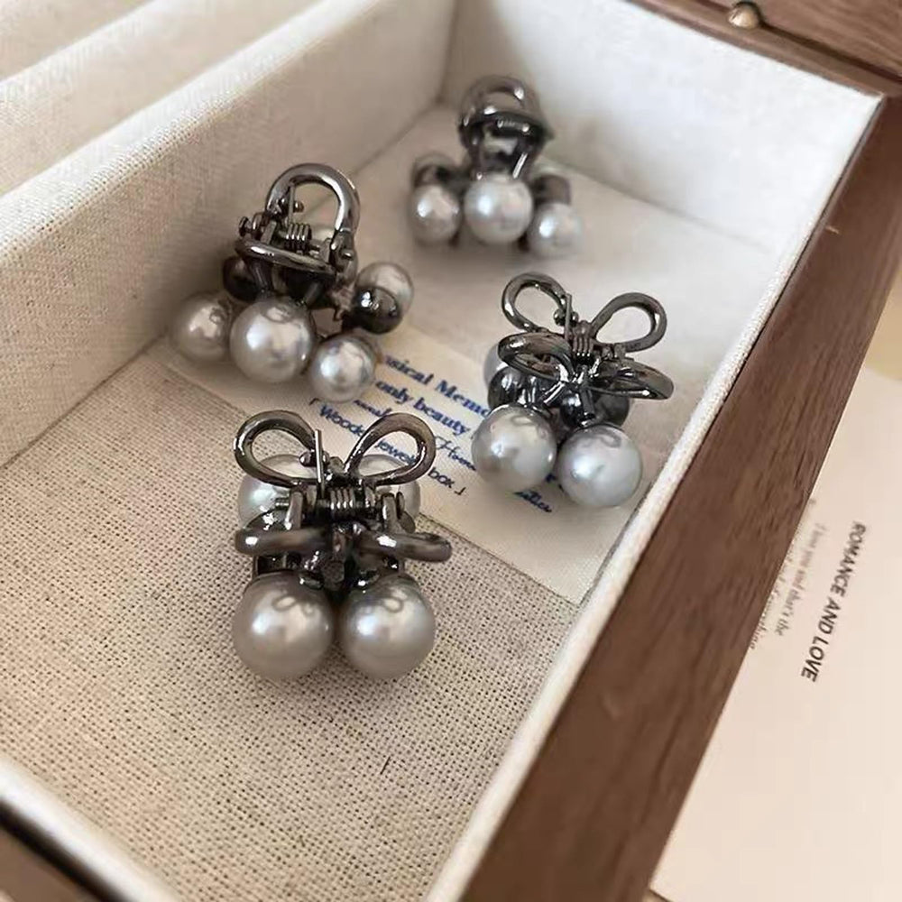 Agirlvct packaging with four clips displayed, ready for gifting convenience