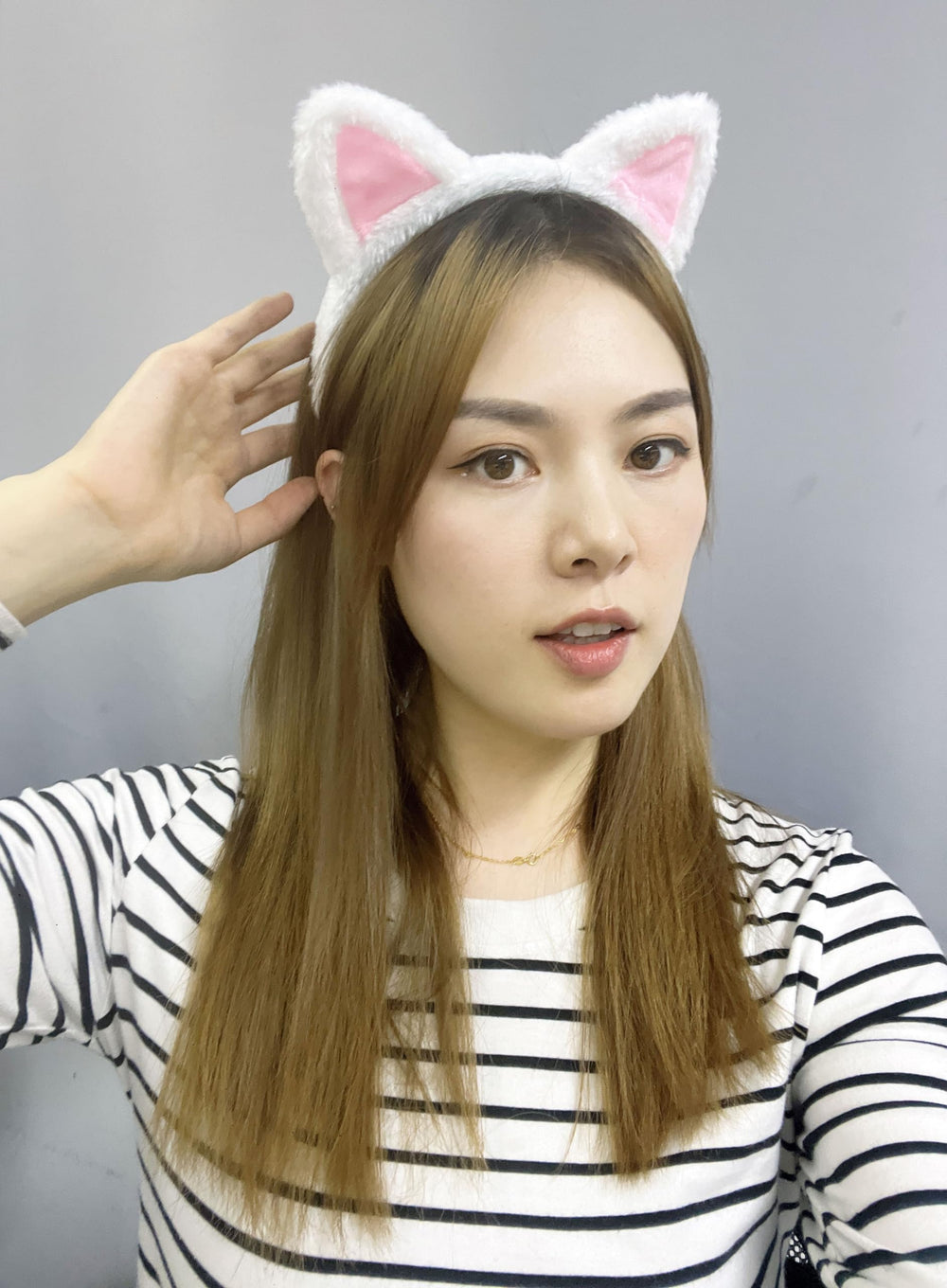 ajdvart model wearing headband showing secure fit and playful look benefit