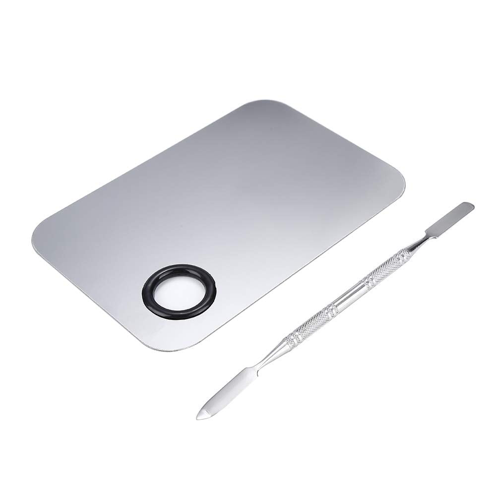 AKIRO spatula close-up showing smooth edge for precise scooping and transfer
