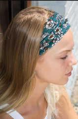 AKTVSHOW band stretched to show 3.9 inch width and elasticity