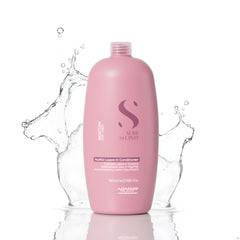 ALFAPARF MILANO product in hand being applied for effortless detangling