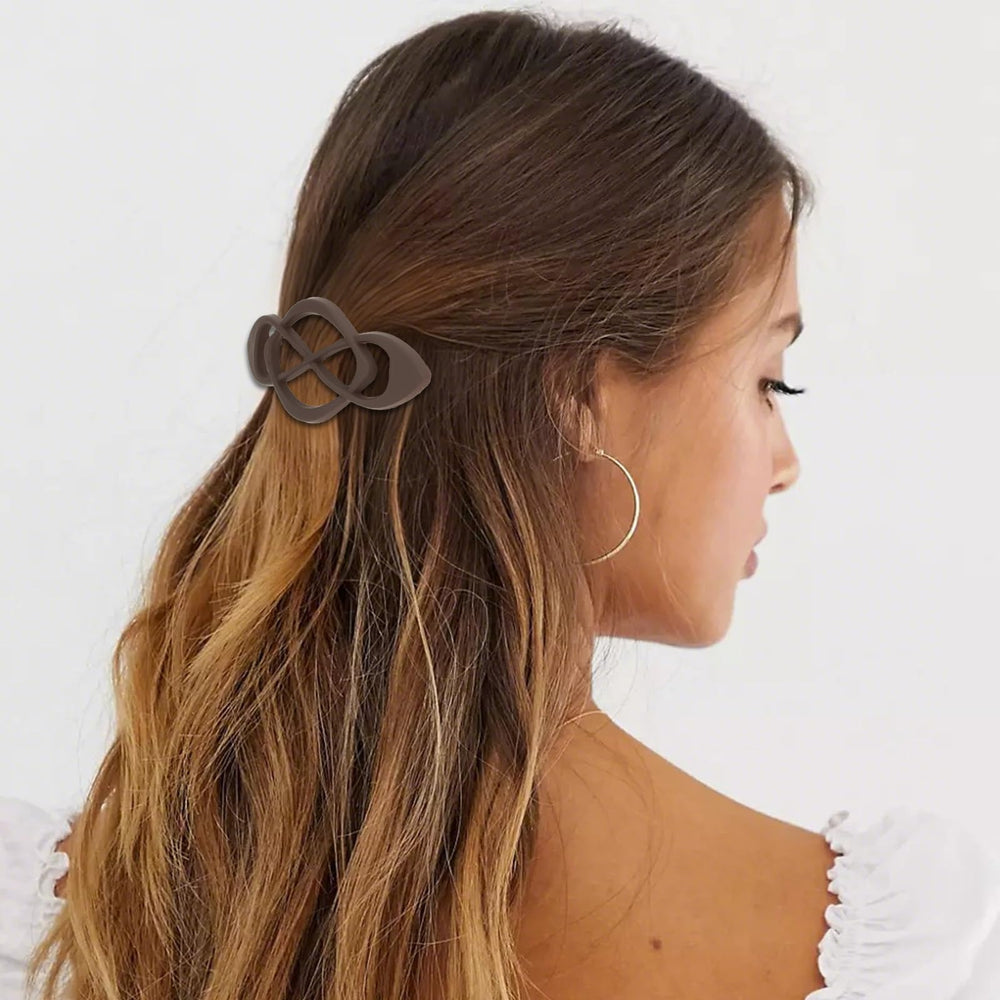 Amariver clip holding half-up hairstyle demonstrating tidy hold benefit