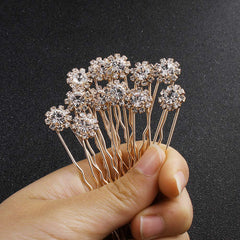 Ammei Headpiece single pin in hand showing size and ease of placement