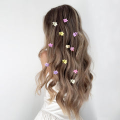 AOENJIE clustered clips in hair evoke 90s nostalgic styling