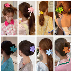AOENJIE clip next to hand showing large size for easy single-motion styling
