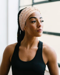 AQOKKA headband beside ruler showing width and stretch for full forehead coverage