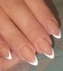 Artquee front packaging showing nude French almond nails and kit benefits