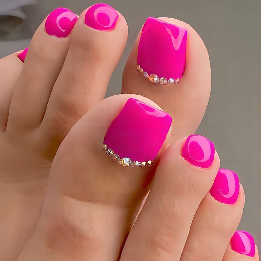 Artquee front packaging showing 28-piece hot pink toenail kit and clear benefits