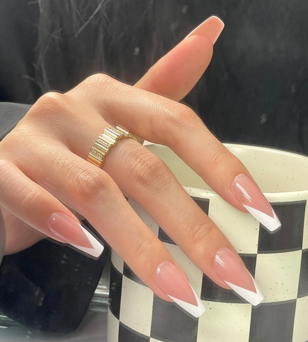 Artquee side profile of a nail showing sturdy acrylic thickness benefit