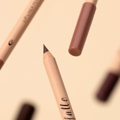 Aseawave pencil used as eyeliner for coordinated eye benefit