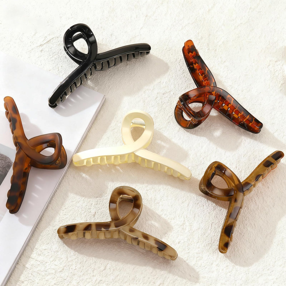 Auseibeely clip in hand for size comparison showing 4.3-inch convenience
