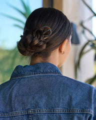 AWAYTR close-up of prong detail highlights smooth edges for gentle styling