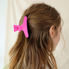 BAHABY clips securing hair during conditioning mask showing safe wet-hair use benefit