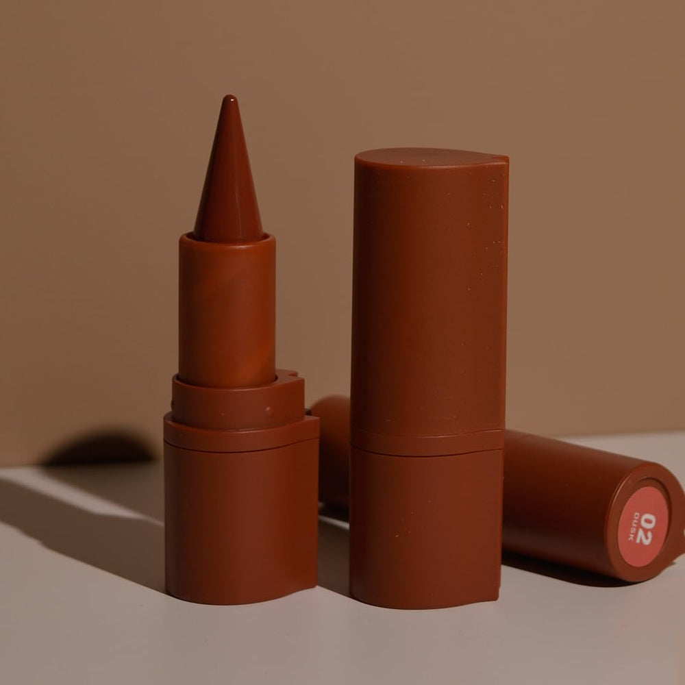 BAISEN DIARY crayon held in hand showing easy one-handed use