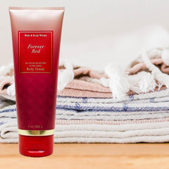 Bath & Body Works FOREVER RED applied to hand showcasing fast-absorbing hydration