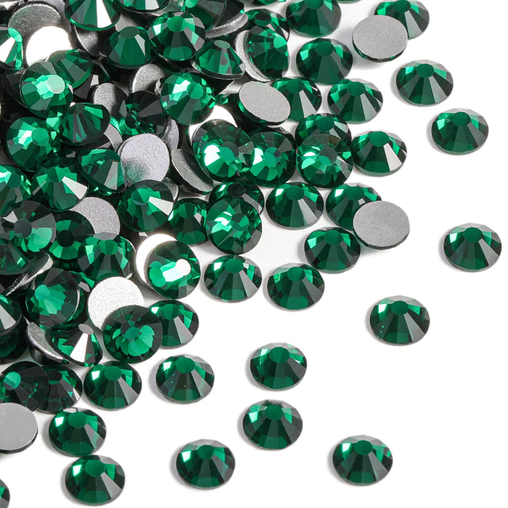 BEADSLAND pack of 2880 emerald SS16 rhinestones showing organized container and quantity benefit