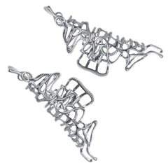 BeeGift silver claw front view showing sleek design and wearable fashion