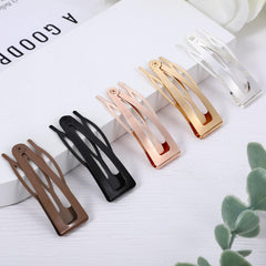BESARME hair clip holding bangs, demonstrating steady, discreet hold