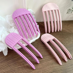 BluOcnMkt clips in a travel bag lifestyle image showing on-the-go styling benefit