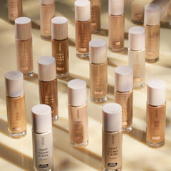 Catrice lifestyle image of application on face offering everyday dewy radiance