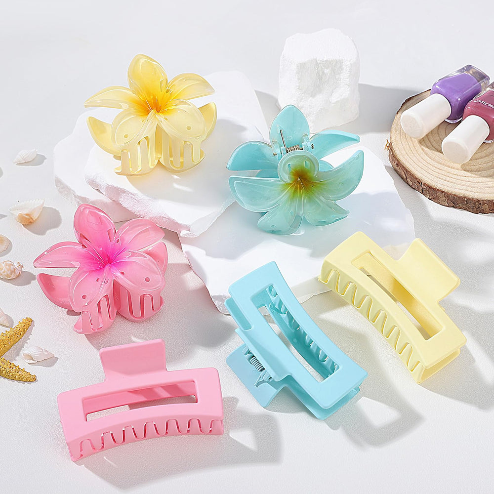 CHANDAT hand holding clips to show size and lightness for easy carrying