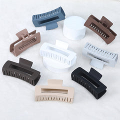 CHANDAT clip used for a half-up hairstyle adding quick polish