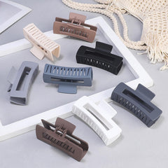 CHANDAT clip securing a thick bun to show capacity for dense hair