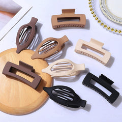CHANDAT size comparison in hand illustrating clip dimensions and fit