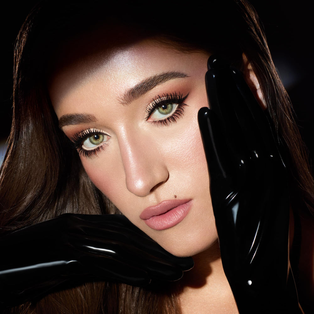 Charlotte Tilbury open palette displaying four complementary shades benefit: coordinated color selection