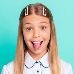 Chinco clips in beach hairstyle showcasing discreet beige color and travel-ready benefit