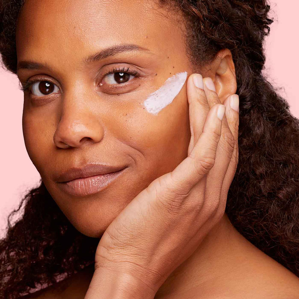 Clarins ingredient Vitamin E visual highlighting hydration benefit