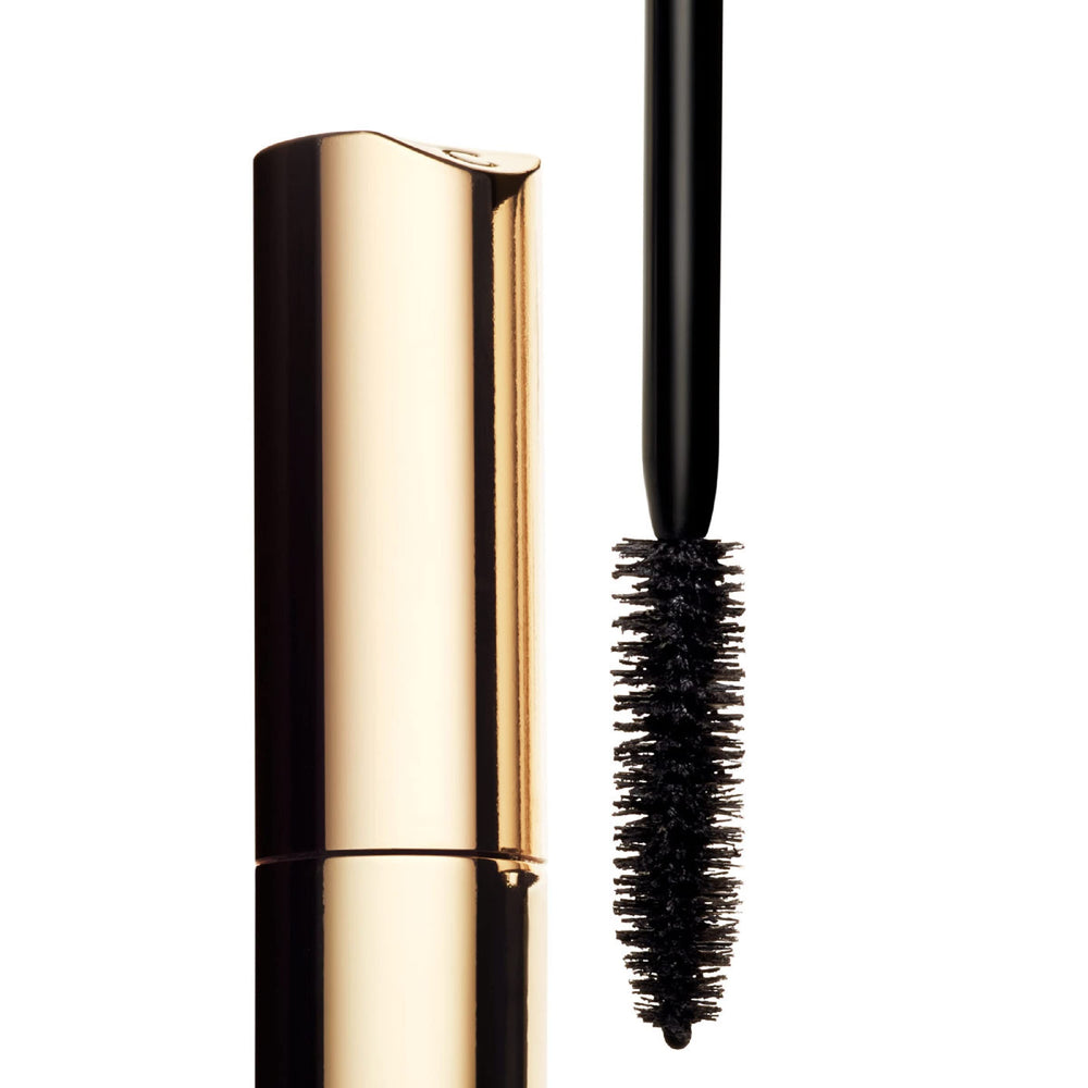 Clarins mascara applied on lashes demonstrating visible volume and definition