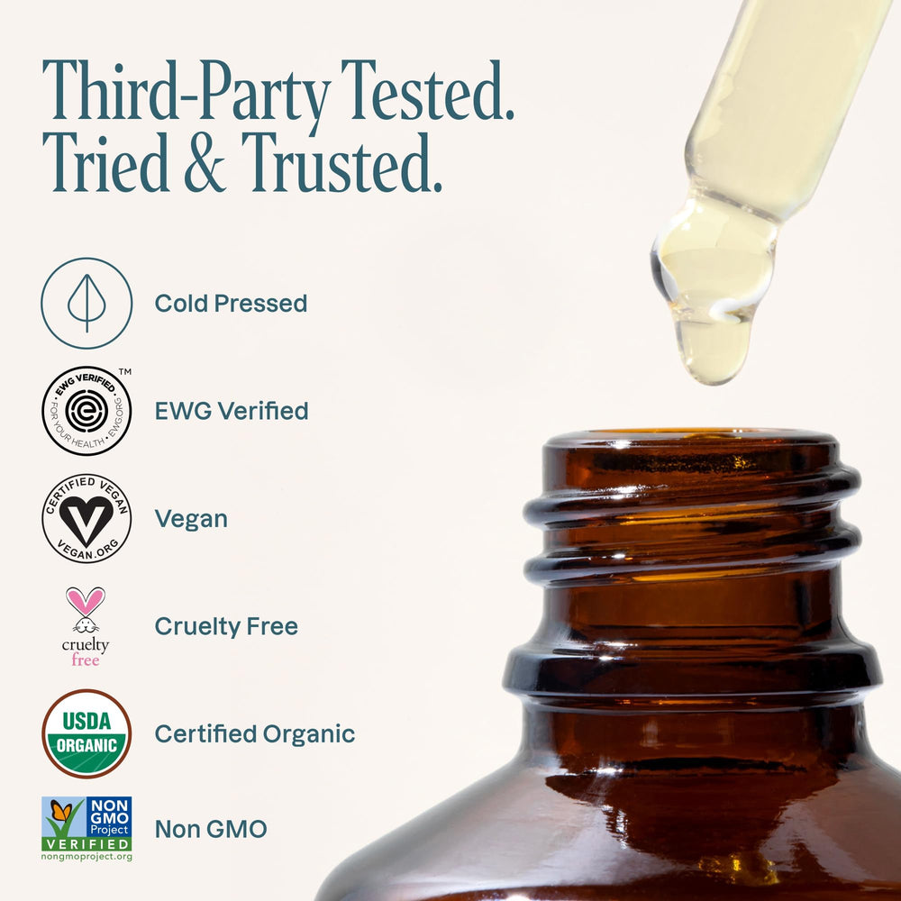 Cliganic applied to hair ends showing shine and frizz control benefit