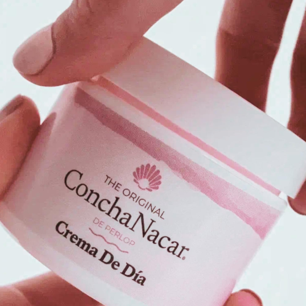 Concha Nacar cream texture close-up illustrating smooth hydrating finish