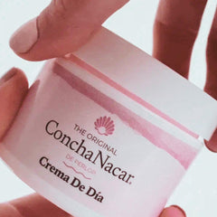 Concha Nacar cream texture close-up illustrating smooth hydrating finish