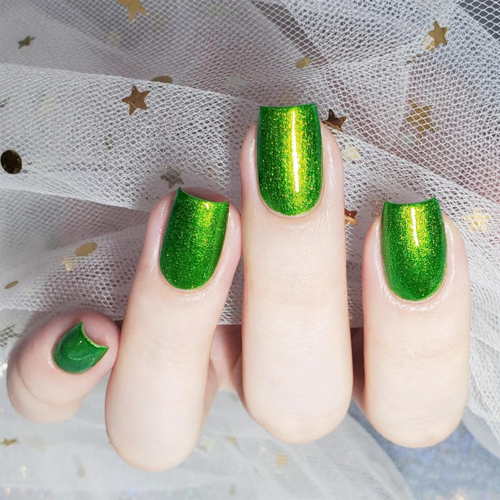 COSMOO close-up of glitter texture highlighting reflective shimmer benefit