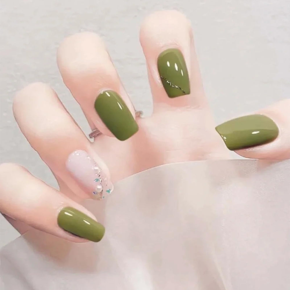 COSMOO manicure in use with hand showing durable gloss finish