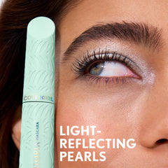 COVERGIRL lashes before and after demonstrating visible volume