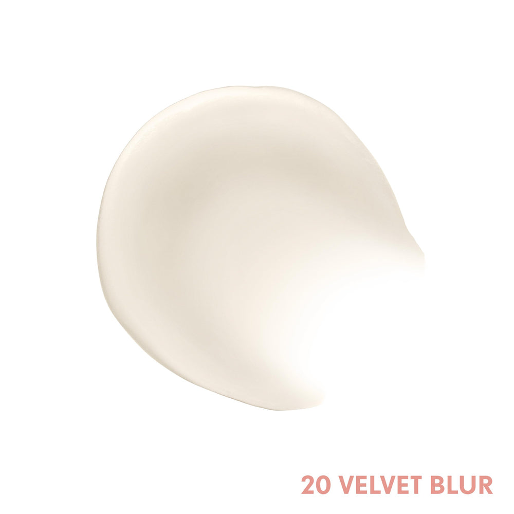 COVERGIRL TruBlend close-up texture revealing velvety finish for smoother makeup