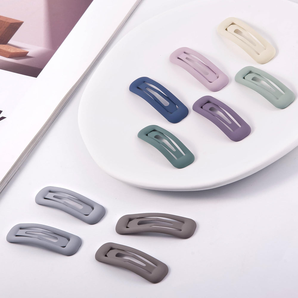 Cptots matte finish texture on clip surface for discreet, non-reflective wear