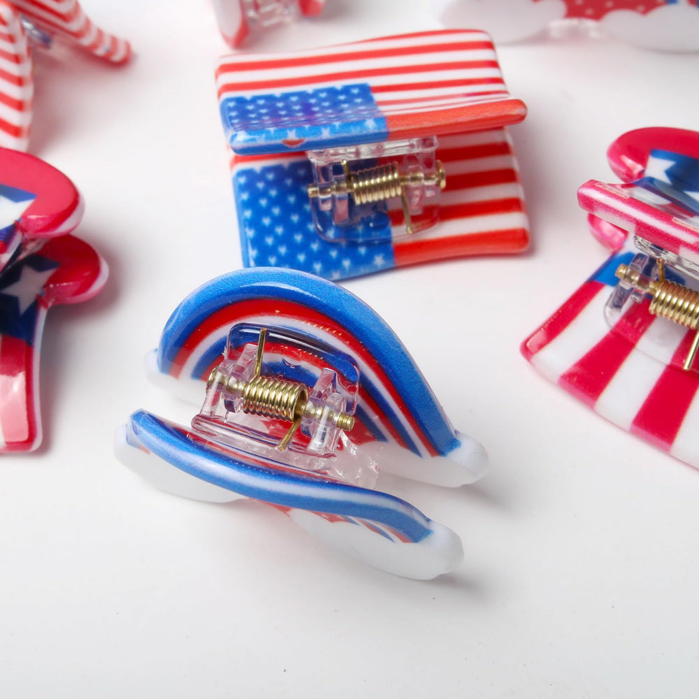 Cuizhiyu hand design mini clip showing playful pattern and lightweight hold