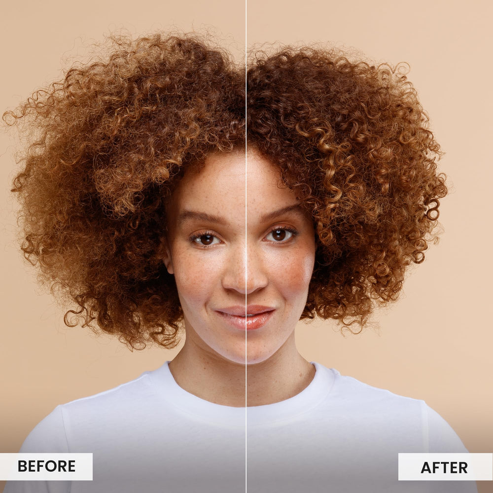 CURLSMITH application fingers raking gel through wet curls for even hold