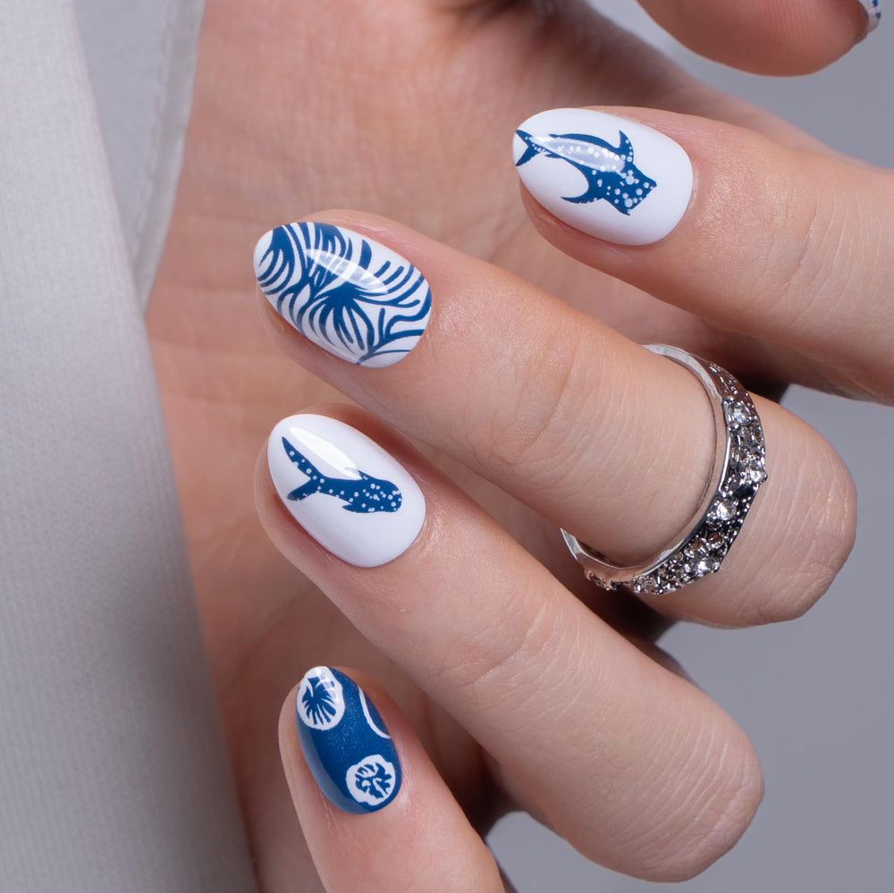 CurvLife almond-shaped nails close-up highlighting natural fit benefit