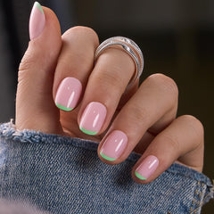 CurvLife close-up of glossy gel finish highlighting chip-resistant shine