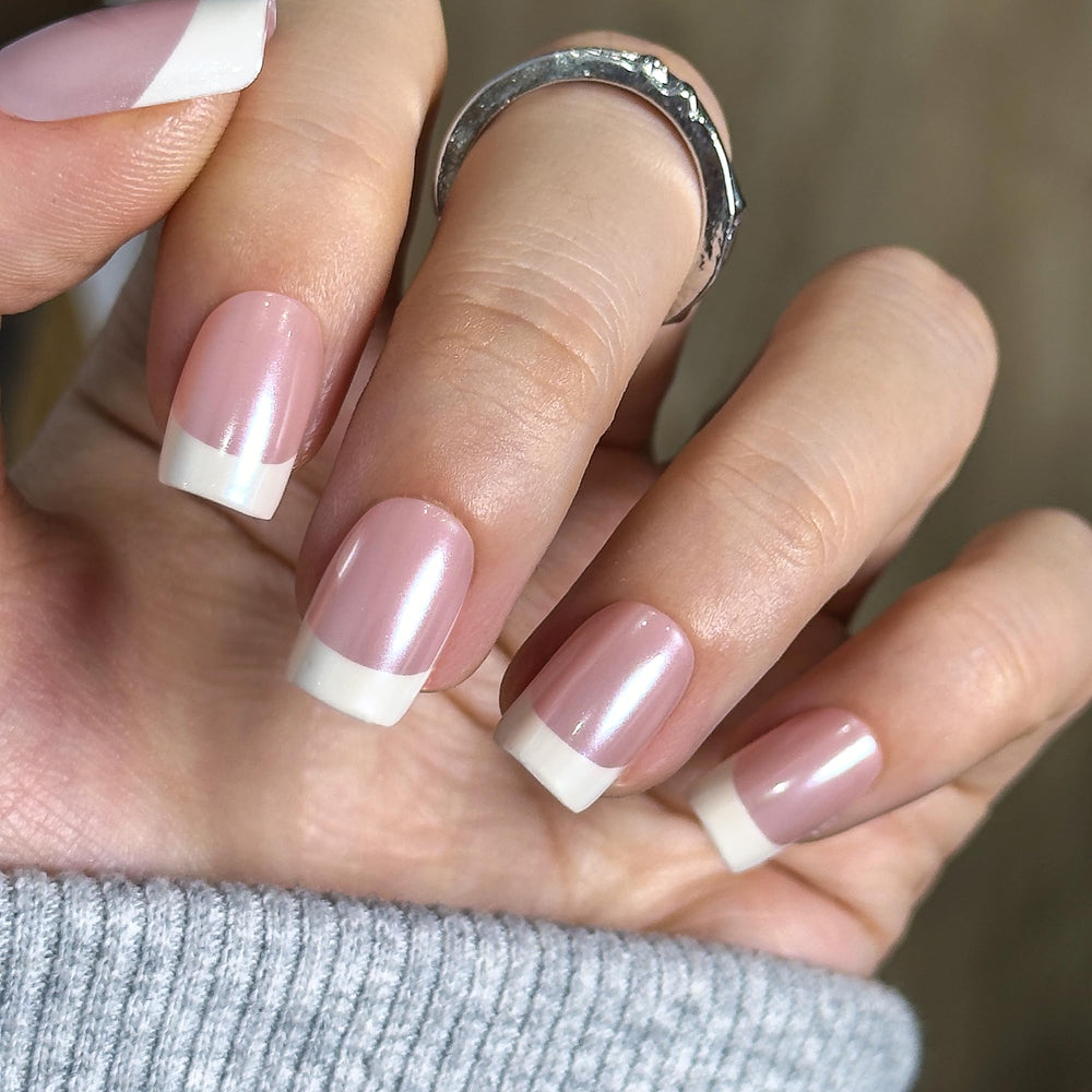 CurvLife close-up of gel finish texture benefit: durable glossy protection