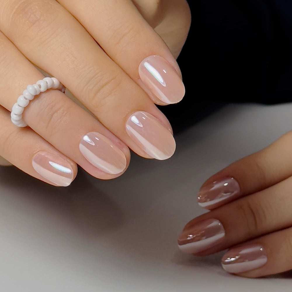 CurvLife close-up of glossy gel finish highlighting salon-quality shine