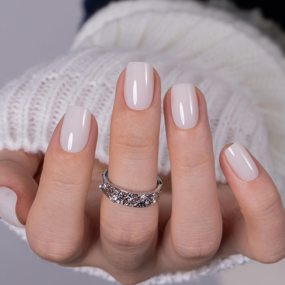 CurvLife thirty-piece nail set laid out for selection and size matching