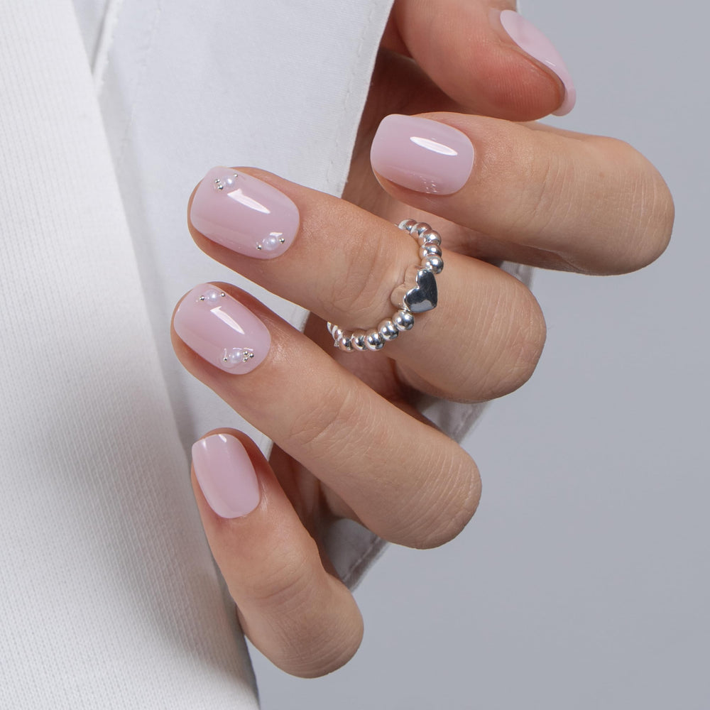 CurvLife close-up of soft gel shine and texture for chip-resistant benefit