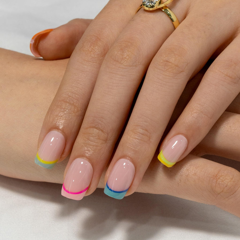 CurvLife texture and shine close-up showing gel finish for durable, chip-resistant wear