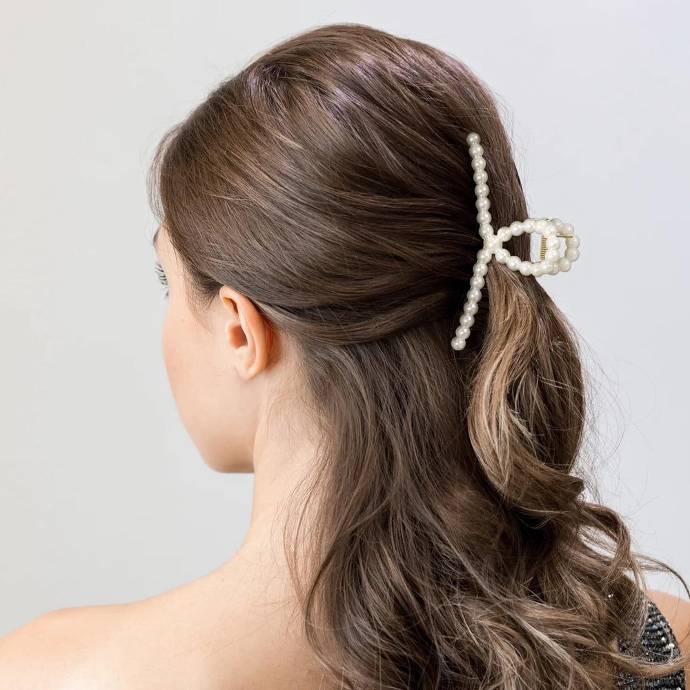 CWJCYTNSN bridal lifestyle shot showing elegant accessory for events